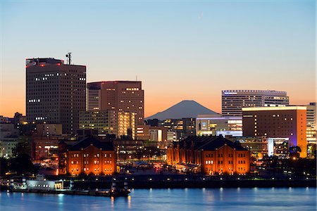 Asia, Japan, Honshu, Yokohama Bay, city skyline and Mt Fuji Foto de stock - Con derechos protegidos, Código: 862-07690308