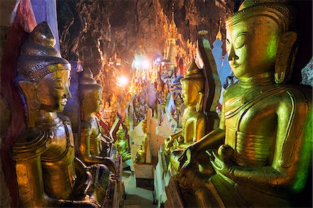 pindaya caves - South East Asia, Myanmar, Pindaya, buddha statues in entrance to Shwe Oo Min Natural Cave Pagoda Fotografie stock - Rights-Managed, Codice: 862-07690425