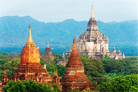 simsearch:862-07910313,k - South East Asia, Myanmar, Bagan, pagodas on Bagan plain and Thatbyinnyu Pahto temple Fotografie stock - Rights-Managed, Codice: 862-07690445