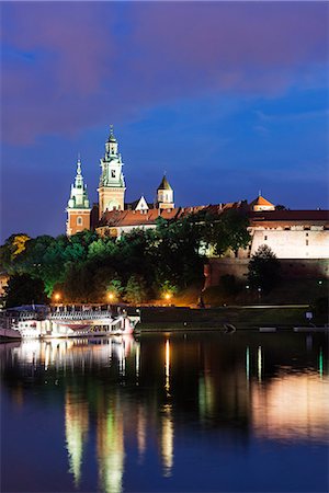 simsearch:6129-09057817,k - Europe, Poland, Malopolska, Krakow, Wawel Hill Castle and Cathedral, Vistula River, Unesco site Foto de stock - Con derechos protegidos, Código: 862-07690563