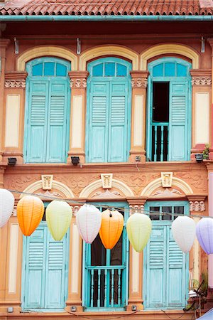 simsearch:862-07909508,k - South East Asia, Singapore, Chinatown, shutters on colonial building Foto de stock - Direito Controlado, Número: 862-07690820