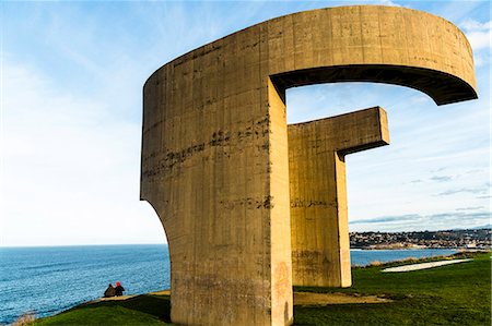 simsearch:400-04985295,k - Eulogy of the Horizon by Eduardo Chillida public monument in Gijon city Asturias Spain Fotografie stock - Rights-Managed, Codice: 862-07690889