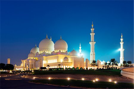 simsearch:832-08007741,k - Middle East, United Arab Emirates, Abu Dhabi, Sheikh Zayed Grand Mosque Photographie de stock - Rights-Managed, Code: 862-07690929