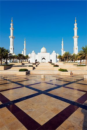 simsearch:6119-07735108,k - Middle East, United Arab Emirates, Abu Dhabi, Sheikh Zayed Grand Mosque Photographie de stock - Rights-Managed, Code: 862-07690934