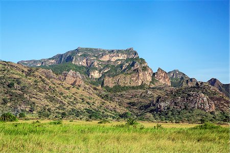 simsearch:862-03808741,k - Uganda, Moroto, Karamoja.  Mount Moroto rises to 10,115 feet above sea level in remote northeast Uganda.  It is one of a chain of extinct volcanoes lying along the border with Kenya. Foto de stock - Direito Controlado, Número: 862-07690948