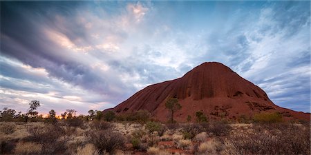 simsearch:862-03730946,k - Uluru Kata Tjuta national park, Northern Territory, Australia. Uluru at sunset, under a stormy sky Photographie de stock - Rights-Managed, Code: 862-07909376