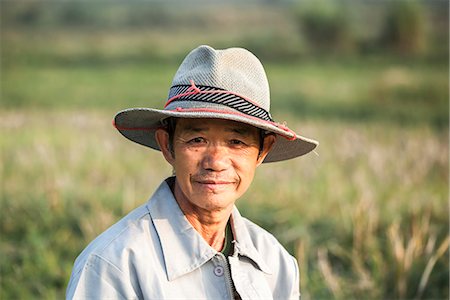 China, Guanxi, Yangshuo. Portrait of local chinese farmer (MR) Photographie de stock - Rights-Managed, Code: 862-07909462