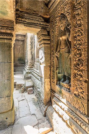 preah khan temple - Cambodia, Siem Reap, Angkor Wat complex. Corridor with carvings inside Preah Khan temple Fotografie stock - Rights-Managed, Codice: 862-07909513