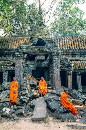 simsearch:862-07910315,k - Cambodia, Siem Reap, Angkor Wat complex. Monks inside Ta Prohm temple (MR) Stock Photo - Rights-Managed, Code: 862-07909528