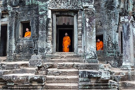 simsearch:862-07910326,k - Cambodia, Siem Reap, Angkor Wat complex. Monks inside Bayon temple (MR) Stock Photo - Rights-Managed, Code: 862-07909521