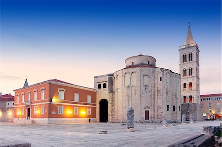 simsearch:862-07495900,k - Europe, Croatia, Dalmatia, Zadar, historic centre of town with ruins of the Roman forum founded by the first Roman Emperor Augustus, the Church of St. Donatus and the spire of St. Anastasia Cathedral Stock Photo - Rights-Managed, Code: 862-07909562