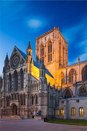 simsearch:862-03353119,k - United Kingdom, England, North Yorkshire, York. The Minster at dusk. Foto de stock - Con derechos protegidos, Código: 862-07909579