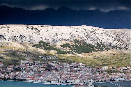 simsearch:862-07910254,k - Europe, Croatia, Dalmatia, Zadar region, Pag island, Pag town under stormy skies Photographie de stock - Rights-Managed, Code: 862-07909573