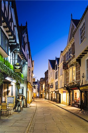 United Kingdom, England, North Yorkshire, York. The Punch Bowl pub on historic Stonegate. Foto de stock - Con derechos protegidos, Código: 862-07909587