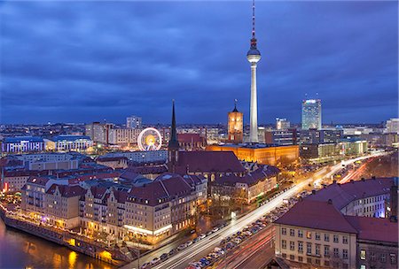 simsearch:862-07909841,k - Berlin Mitte, the central distric of Berlin with the 368m tall TV tower seen from Fischerinsel at dusk. Photographie de stock - Rights-Managed, Code: 862-07909838