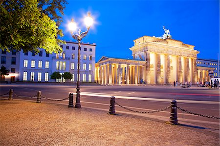 simsearch:400-07124397,k - Germany, Berlin. Brandenburg Gate and environs. Stockbilder - Lizenzpflichtiges, Bildnummer: 862-07909852