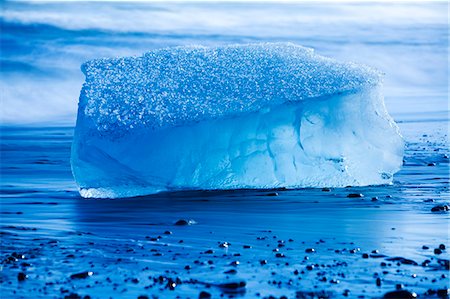 Iceland, Jokulsarlon. Frozen iceberg washed up on the black beach at Jokulsarlon. Photographie de stock - Rights-Managed, Code: 862-07909904