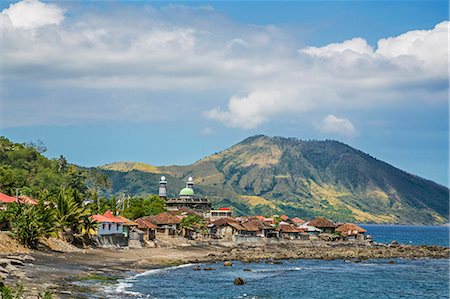 Indonesia, Flores Island, Ende. An attractive fishing village near Ende on the southern coast of Flores Island. Photographie de stock - Rights-Managed, Code: 862-07909979