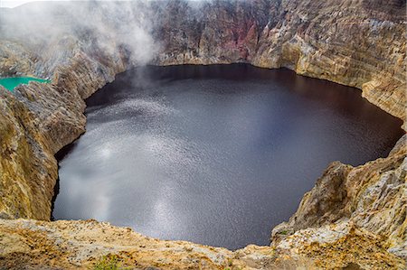 simsearch:862-07910016,k - Indonesia, Flores Island, Moni. Low clouds lift to reveal two of the stunning crater lakes of Mount Kelimutu, a dormant volcano which last erupted in 1869. Photographie de stock - Rights-Managed, Code: 862-07909985