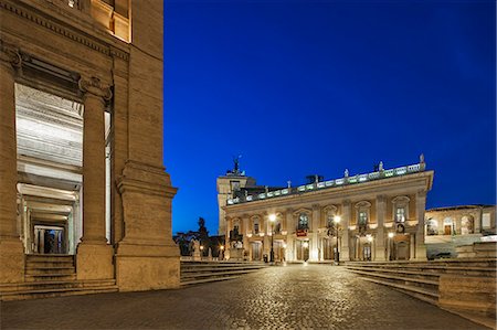 simsearch:862-08090471,k - The Piazza del Campidoglio at twilight with the Capotoline Museum inforeground and background, Rome, Lazio, Italy. Foto de stock - Con derechos protegidos, Código: 862-07910042