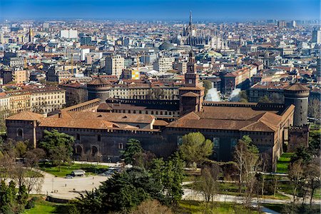 simsearch:862-07690861,k - City skyline with Castello Sforzesco castle and Duomo cathedral, Milan, Lombardy, Italy Photographie de stock - Rights-Managed, Code: 862-07910053