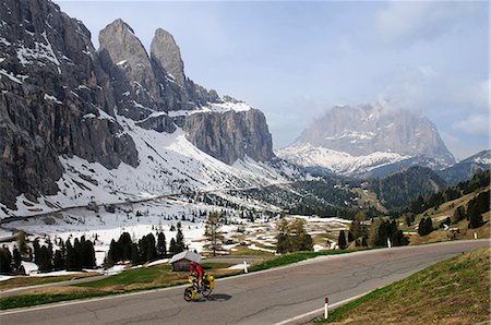 simsearch:862-07910100,k - Road Racing at Groedner Joch, South Tyrol, Italy MR Fotografie stock - Rights-Managed, Codice: 862-07910067
