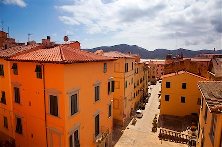 Italy, Tuscany, Elba Island. Elevated view of the historic centre of Portoferraio Foto de stock - Con derechos protegidos, Código: 862-07910107