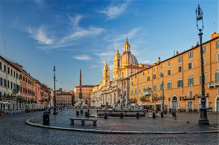 General view at sunrise of Piazza Navona, Sant' Agnese in Agone, The Fountain of Neptune and the Fountain of the Four Rivers looking south Photographie de stock - Rights-Managed, Code: 862-07910130