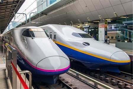 simsearch:877-08128375,k - Shinkansen high speed trains, Tokyo railway station, Tokyo, Japan Photographie de stock - Rights-Managed, Code: 862-07910168