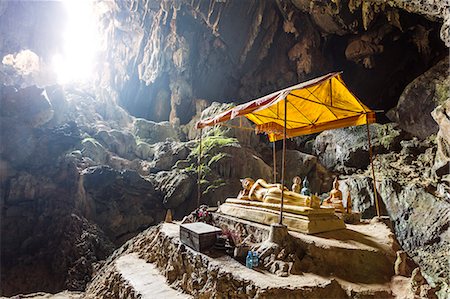 simsearch:862-07910242,k - Laos, Vang Vieng. Reclining Buddha inside Tham Poukham cave (Cave of Golden crab) Stock Photo - Rights-Managed, Code: 862-07910237