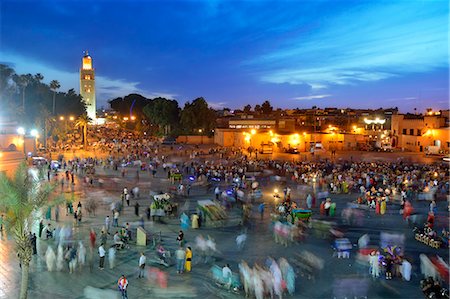 simsearch:862-03364720,k - Koutoubia minaret at dusk and Djemaa el-Fna Square. Marrakech, Morocco Photographie de stock - Rights-Managed, Code: 862-07910273