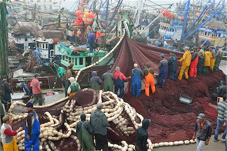 simsearch:862-03711647,k - The busy fishing harbour of Essaouira, the third in importance in Morocco. Foto de stock - Con derechos protegidos, Código: 862-07910287