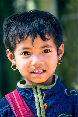 Myanmar, Shan state,  Nyaungshwe Township. Portrait of young local girl (MR) Photographie de stock - Rights-Managed, Code: 862-07910339