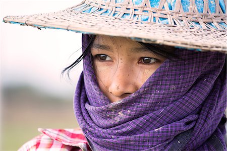 simsearch:862-07910331,k - Myanmar, Shan state, Bago. Young burmese woman portrait (MR) Stock Photo - Rights-Managed, Code: 862-07910342