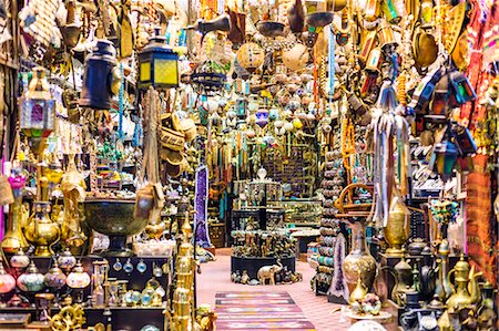 Oman, Muscat. Shop in the old Mutrah souk Foto de stock - Con derechos protegidos, Código: 862-07910369