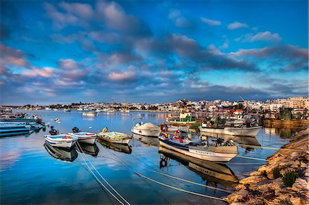 simsearch:862-07910648,k - View from fishing harbour towards old town, Lagos, Algarve, Portugal Photographie de stock - Rights-Managed, Code: 862-07910585