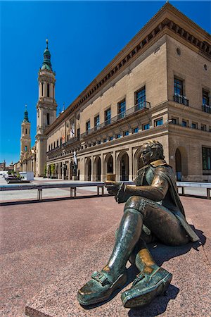 Plaza del Pilar square with Ayuntamiento building and Basilica de Nuestra Senora del Pilar, Zaragoza, Aragon, Spain Stock Photo - Rights-Managed, Code: 862-07910718