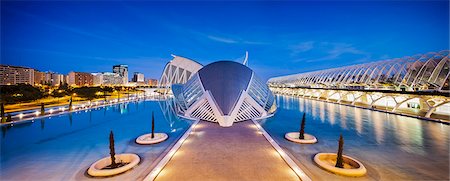 simsearch:862-08705012,k - Twilight panoramic view of the El Museu de les Ciencies Principe Felipe, Science Museum, the Umbracle and the l'Hemisferic Planetarium and Imax Cinema, from the Pont de Montolivet Bridge located in the City of Arts and Sciences, Ciutata de les Arts i les Ciencies, Valencia, Spain. Stock Photo - Rights-Managed, Code: 862-07910737