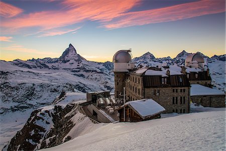 Gornergrat astronomical observatory with Matterhorn behind at sunset, Zermatt, Wallis or Valais, Switzerland Photographie de stock - Rights-Managed, Code: 862-07910764