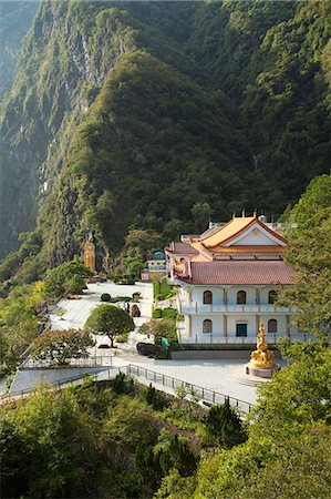 Asia, East Asia, Taiwan, Taichung county, Taroko Gorge National Park, The Hsiang-Te temple in the Taroko gorge Foto de stock - Con derechos protegidos, Código: 862-07910801