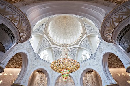 Interior architectural detail and chandeliers of the prayer hall in the the Sheikh Zayed Mosque, Al Maqta district of Abu Dhabi, Abu Dhabi, United Arab Emirates. Stock Photo - Rights-Managed, Code: 862-07910871