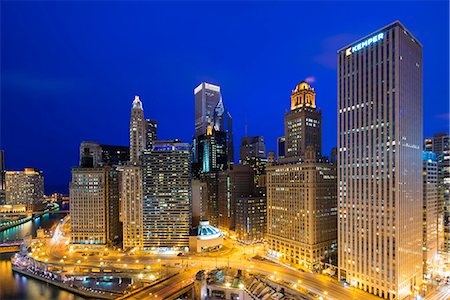 simsearch:862-06543428,k - USA, Illinois, Chicago. Night time view over the city. Foto de stock - Con derechos protegidos, Código: 862-07910941