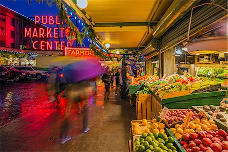 simsearch:862-07910994,k - Pike Place Market in a rainy evening, Seattle, Washington, USA Photographie de stock - Rights-Managed, Code: 862-07911017