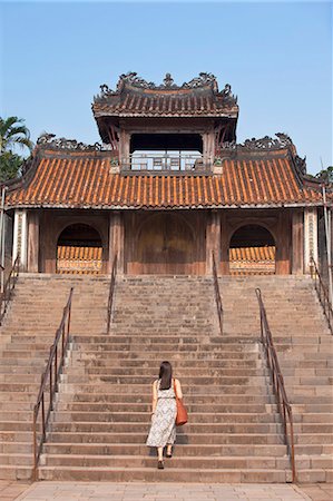 simsearch:862-07911054,k - Woman at Tomb of Tu Duc (UNESCO World Heritage Site), Hue, Thua Thien-Hue, Vietnam (MR) Stock Photo - Rights-Managed, Code: 862-07911032