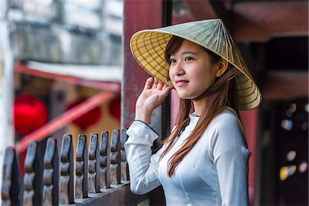 quang nam province - Vietnam, Hoi An. Young vietnamese girl with Ao Dai dress in front of famous japanese covered bridge (MR) Photographie de stock - Rights-Managed, Code: 862-07911116