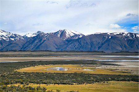 el calafate - Argentina, El Calafate, Patagonia, Santa Cruz Province. An estancia in Patagonia with the Andes in the background. Foto de stock - Con derechos protegidos, Código: 862-08089922