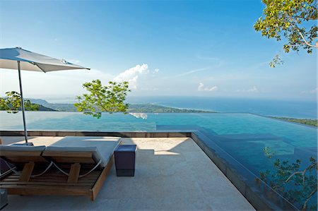 roca - Costa Rica, Uvita, Villa Kura. The view down to the Pacific from the infinity pool. Stock Photo - Rights-Managed, Code: 862-08090089