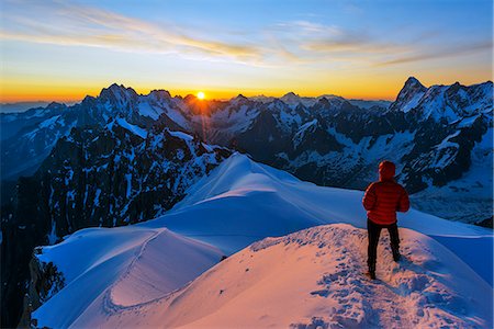 Europe, France, Haute Savoie, Rhone Alps, Chamonix, Aiguille du Midi snow arete, sunrise (MR) Foto de stock - Con derechos protegidos, Código: 862-08090181