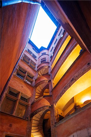 spiral staircase - Europe, France, Rhone-Alpes, Lyon, spiral staircase in one of the traboules passageway of Vieux Lyon, Old town, Unesco Stock Photo - Rights-Managed, Code: 862-08090230