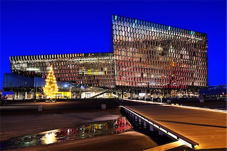 reykjavik - Harpa is a concert hall and conference centre in Reykjavik, Iceland Photographie de stock - Rights-Managed, Code: 862-08090309